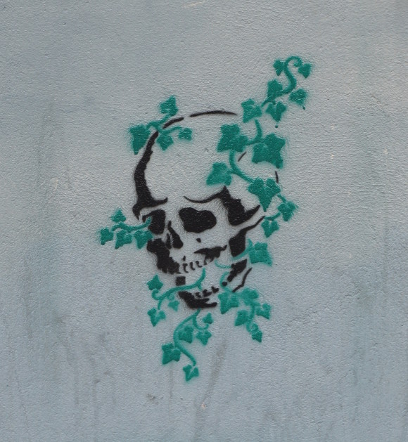 2013-03-16_stencil_ivy_skull.jpg